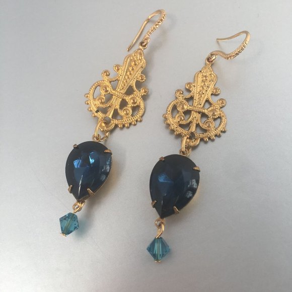 Sugar Gay Isber Swarovski Crystal Dangling Earrings Contemporary Jewelry - Picture 2 of 5